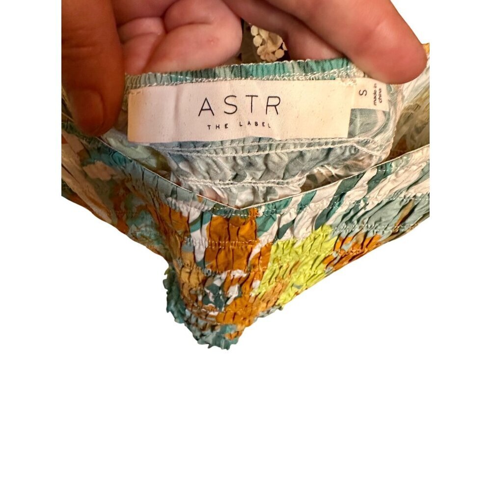 ASTR The Label Smocked Floral Puff Sleeve Cropped Top S Multicolor - Picture 3 of 6